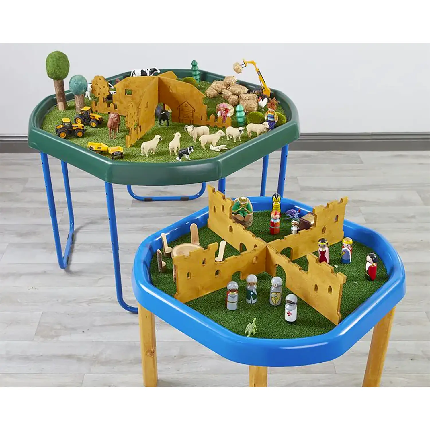 Set Piccoli Mondi: Scenari Castello E Fattoria in Legno - Giochi acqua e sabbia